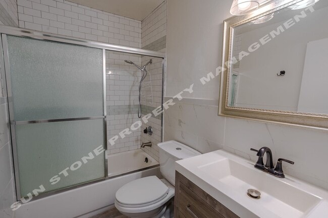 Building Photo - Luxury 4 Bed 3 bath