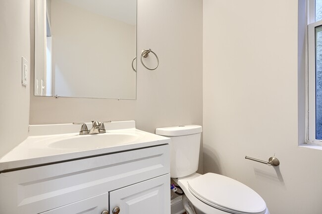 Building Photo - Homewood