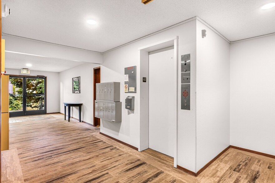 Building Photo - 911 N 73rd St