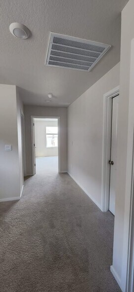 Building Photo - 2215 Livesay Ln