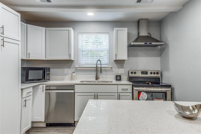 Building Photo - 902 Clark St