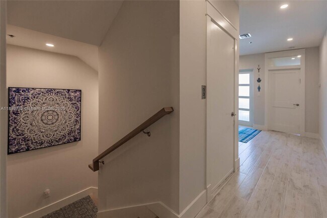 Building Photo - 117 Ocean Key Way