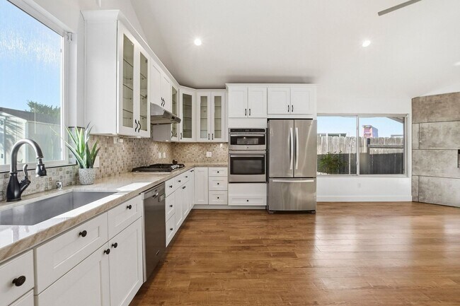 Building Photo - Fully Renovated Home in University City!