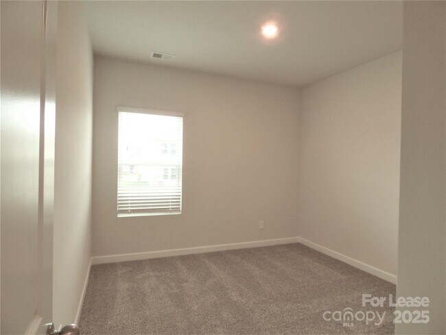 Building Photo - 1057 Red Apple St
