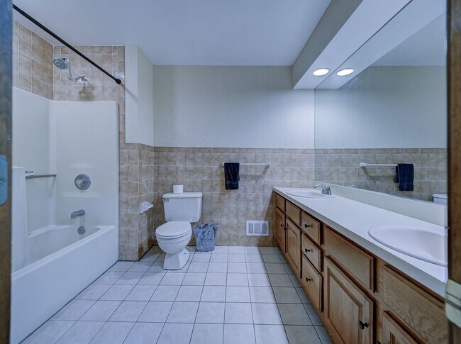 Building Photo - 26 White Swan Way