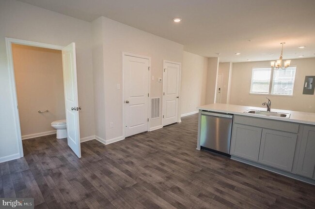 Building Photo - 417 Creekbed Cir