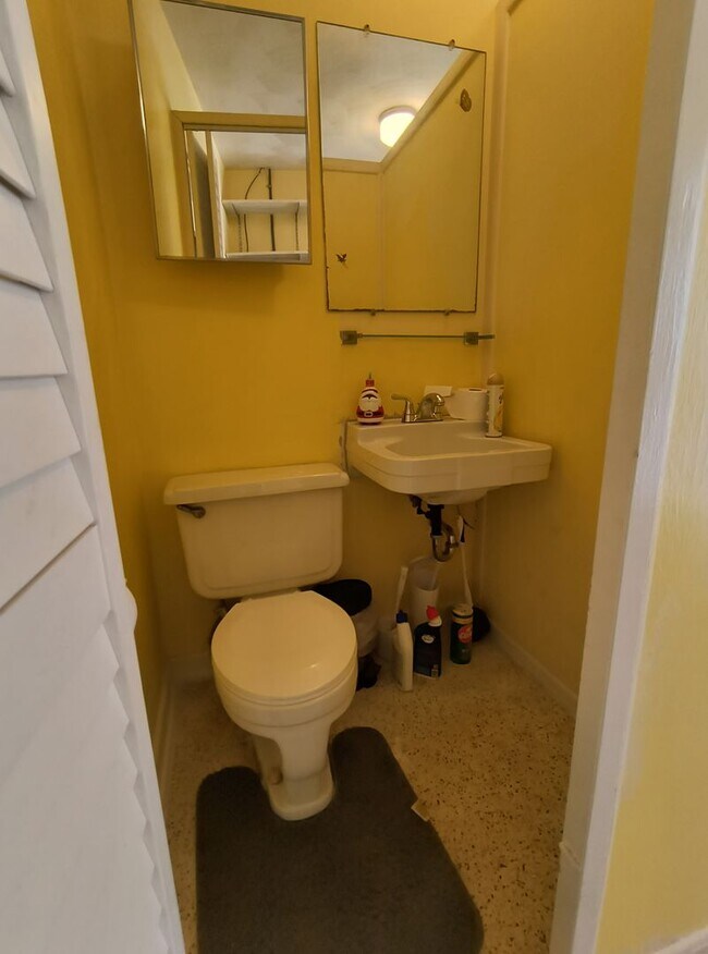 Building Photo - Spacious 3-Bedroom 1.5 Bathroom House for ...