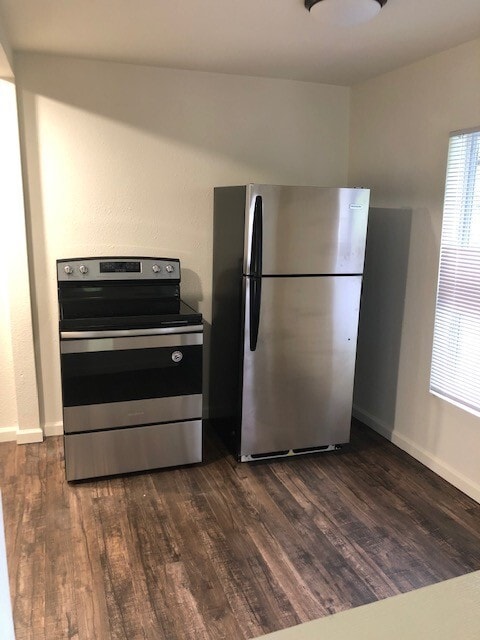 Building Photo - Cozy upstairs garage apartment