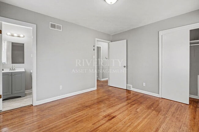 Building Photo - A MUST SEE LOCATED IN A BEAUTIFUL PART OF THE CITY!!!!!! SECTION 8 WELCOMED!!