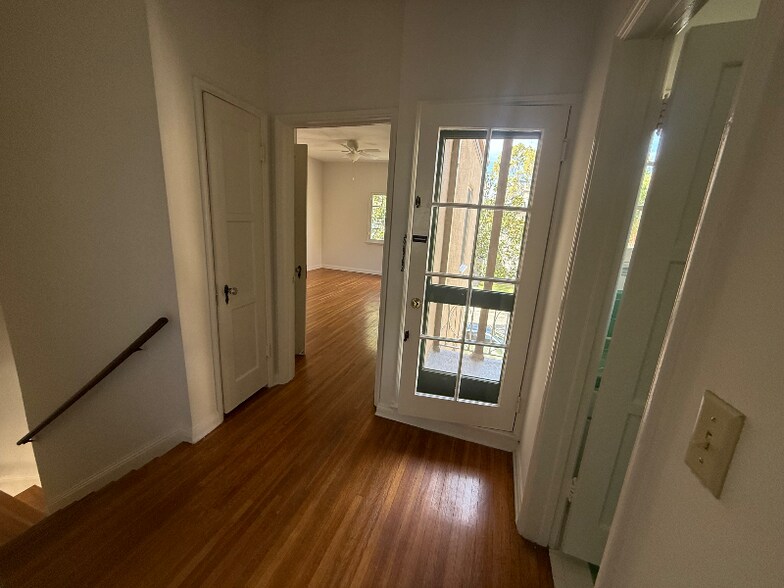 Building Photo - 1062 Masselin Ave