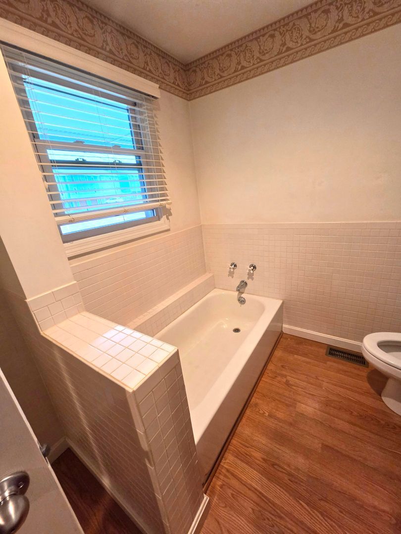 Building Photo - 4 Smithfield Rd