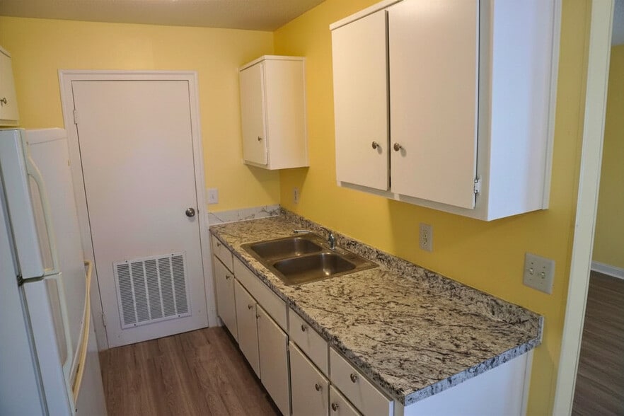 Building Photo - 7190 Conant Ave