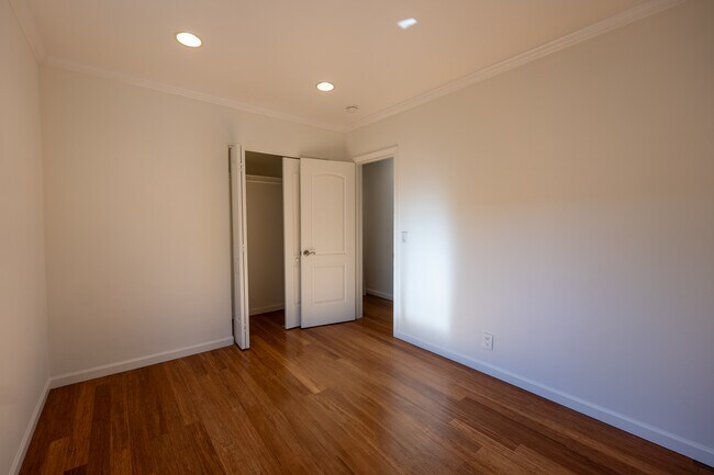 Building Photo - 10930 Oro Vista Ave