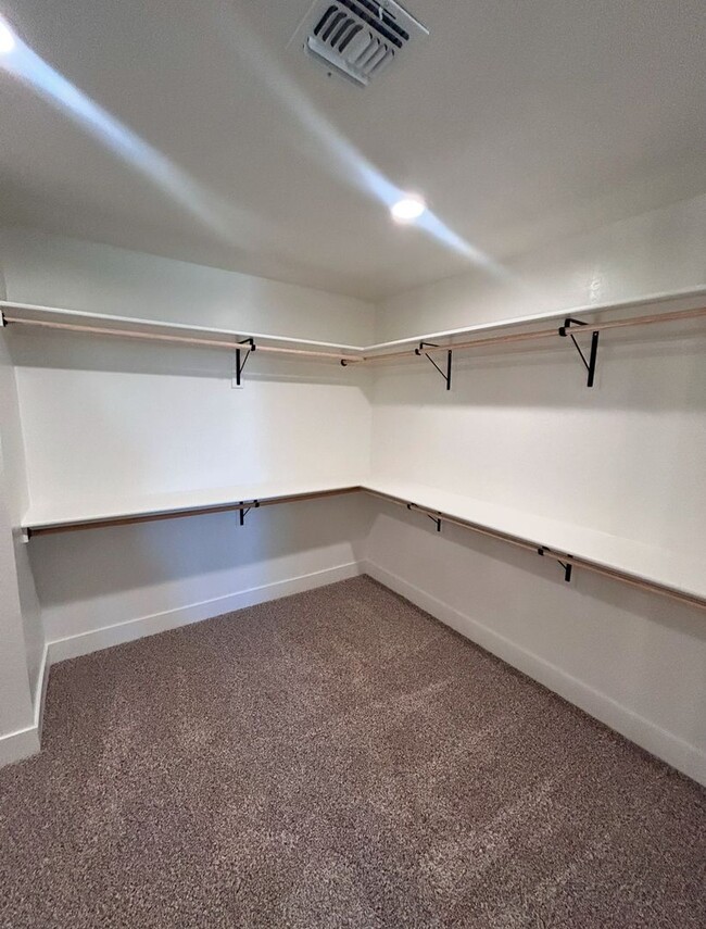 Building Photo - Beautiful New 3 Bedroom Phoenix home with Den/Loft! No HOA