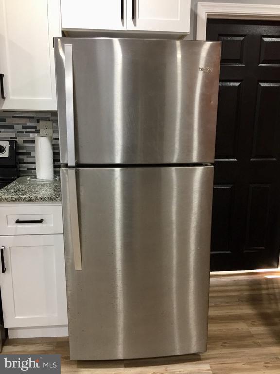 Building Photo - 417 N Salford St