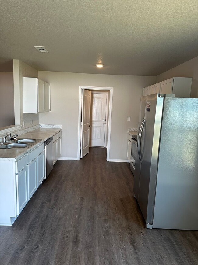 Building Photo - 205 Logan Dr