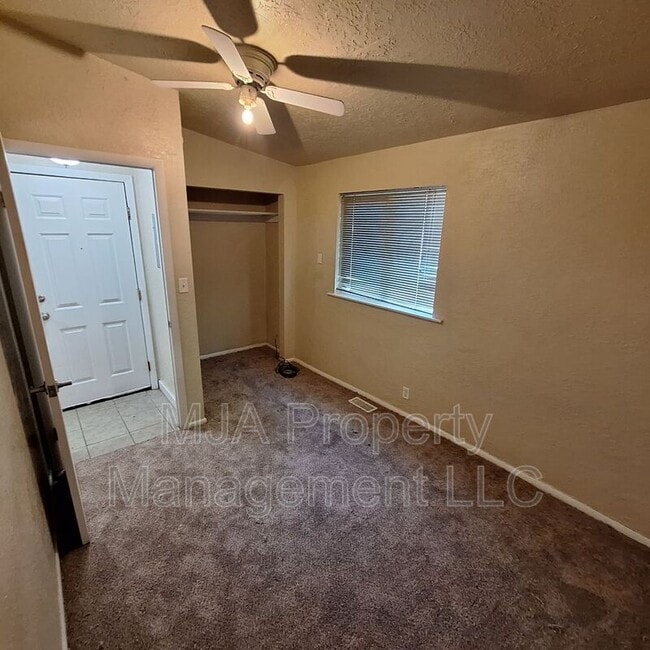 Building Photo - 1043 S 200 W