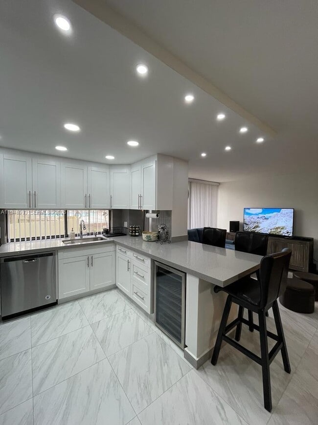 Building Photo - 16919 N Bay Rd