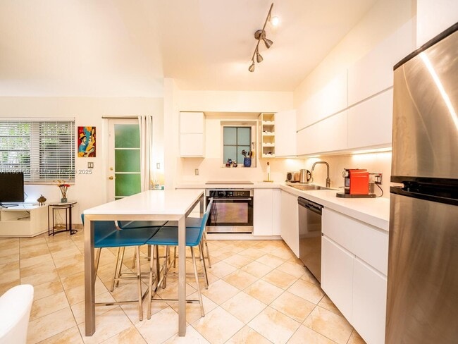 Building Photo - 1127 Meridian Ave