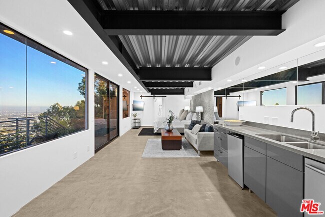 Building Photo - 1646 Blue Jay Way