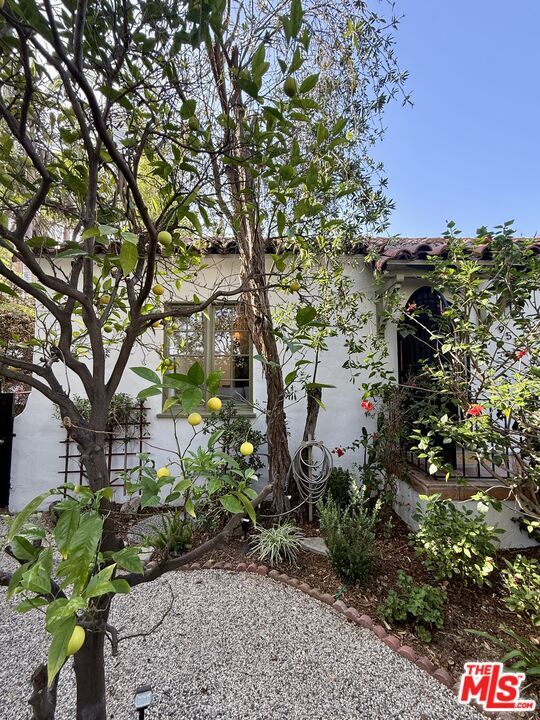 Building Photo - 951 N Martel Ave