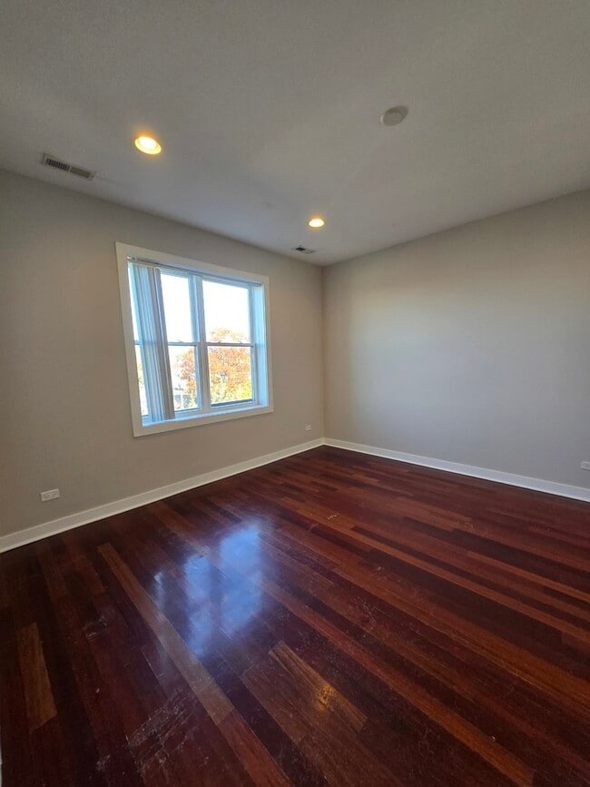 Building Photo - 2358 W School St