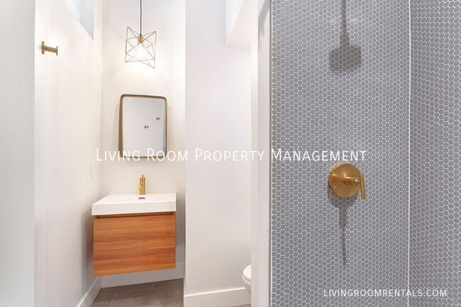 Building Photo - 8616 N Swenson-