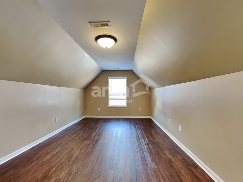 Building Photo - 11 Bittercrest Ct