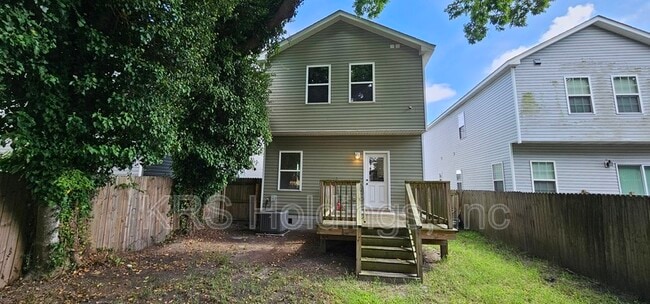 Building Photo - 1002 Carolina St