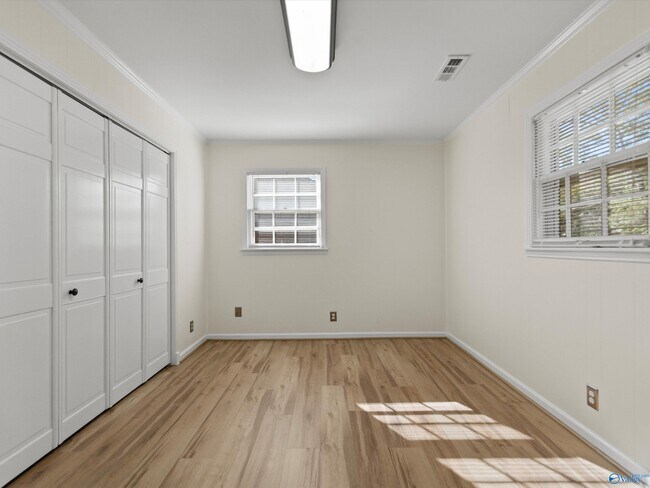 Building Photo - 826 Eldorado Ave SE