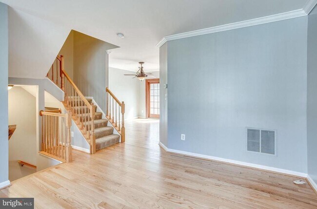 Building Photo - 25242 Dunvegan Square