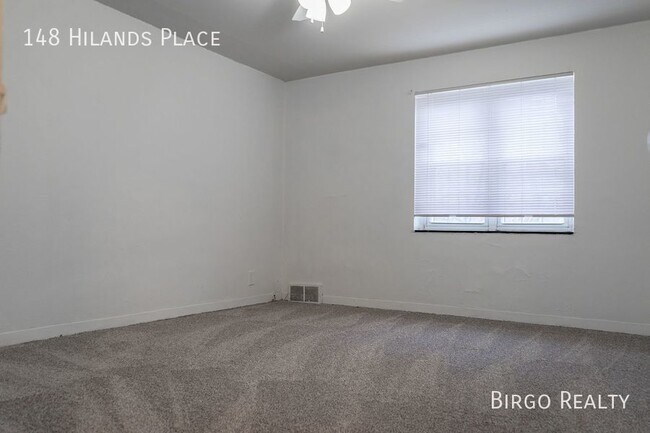 Building Photo - Move in special! First month free rent!