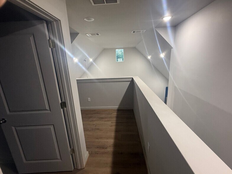 Building Photo - 151 Sleepy Meadow Dr