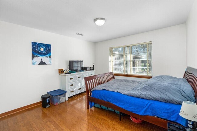 Building Photo - 405 Hohldale St
