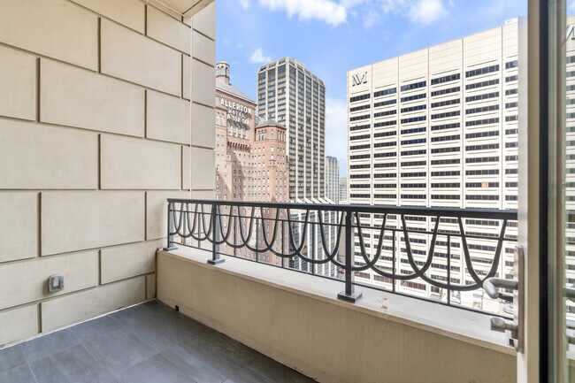 Building Photo - 118 E Erie St