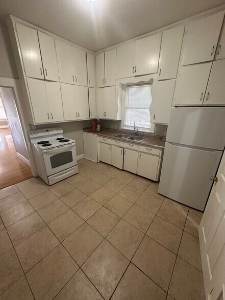 Building Photo - 851 Broxton St