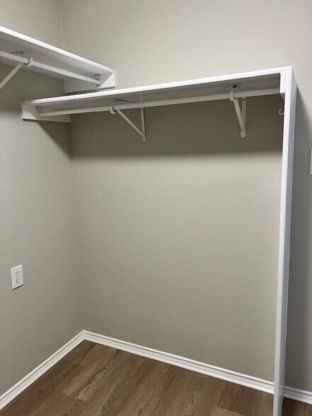 Building Photo - 6814 Knights