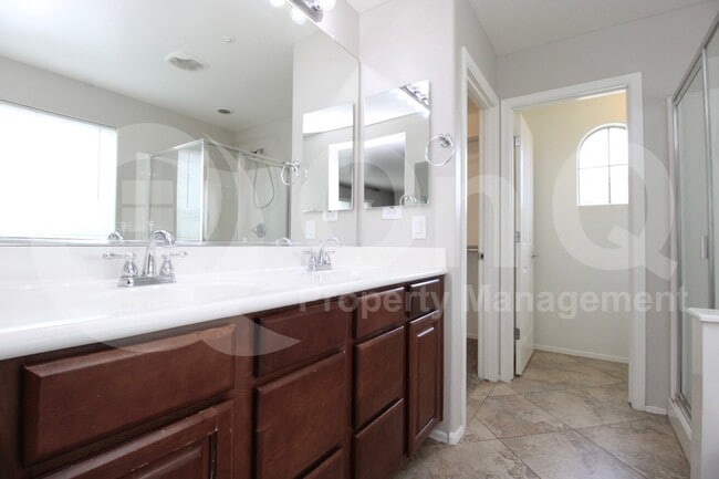 Building Photo - 3221 E Virgil Dr