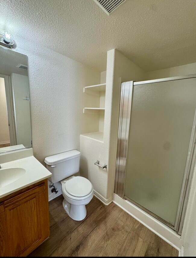 Building Photo - 1122 E 300 S