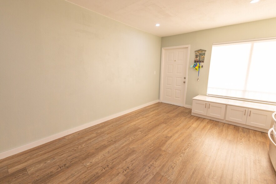Building Photo - 1348 Rock Dove Ct