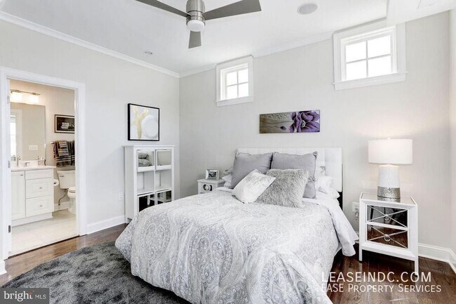 Building Photo - 547 Park Rd NW