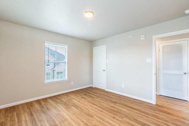 Building Photo - 215 Park Place Cir