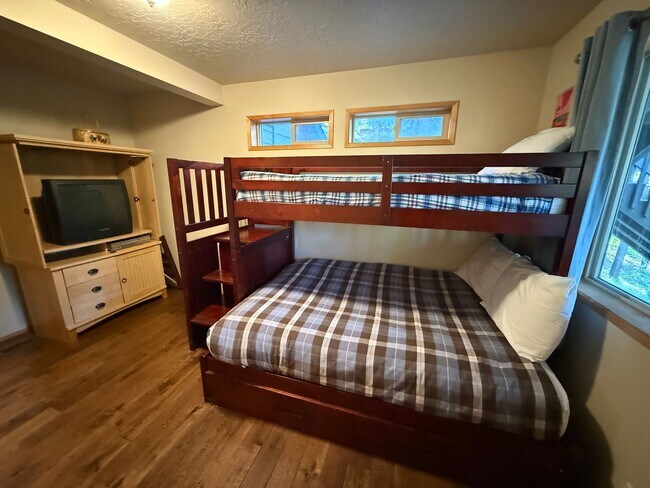 Building Photo - Furnished Riverfront Cabin on the Spring River – 4 Bedrooms, 3 Bathrooms 2,300 sq. ft. | Fully Fu...