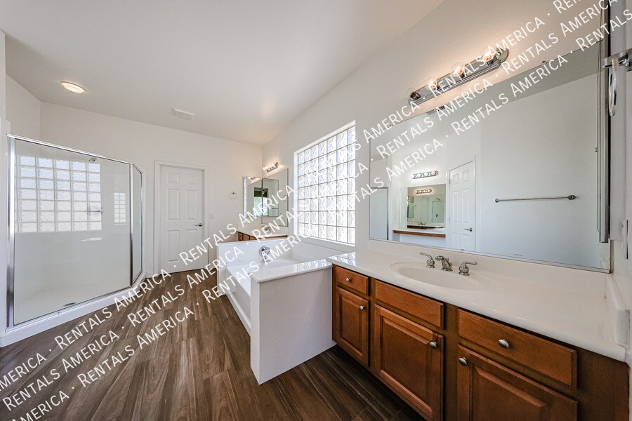 Building Photo - 3382 E Roadrunner Dr