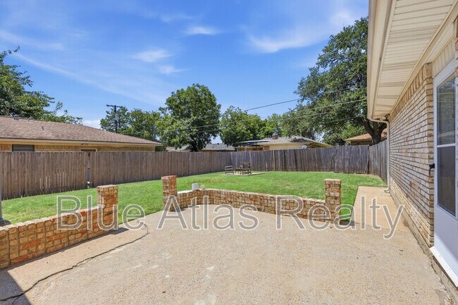Building Photo - 5019 Blanchard Dr