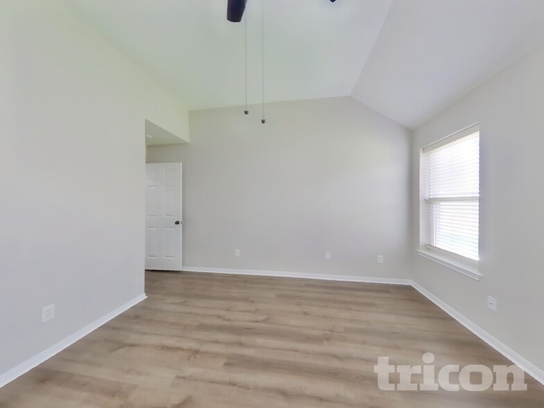 Building Photo - 814 Robins Way