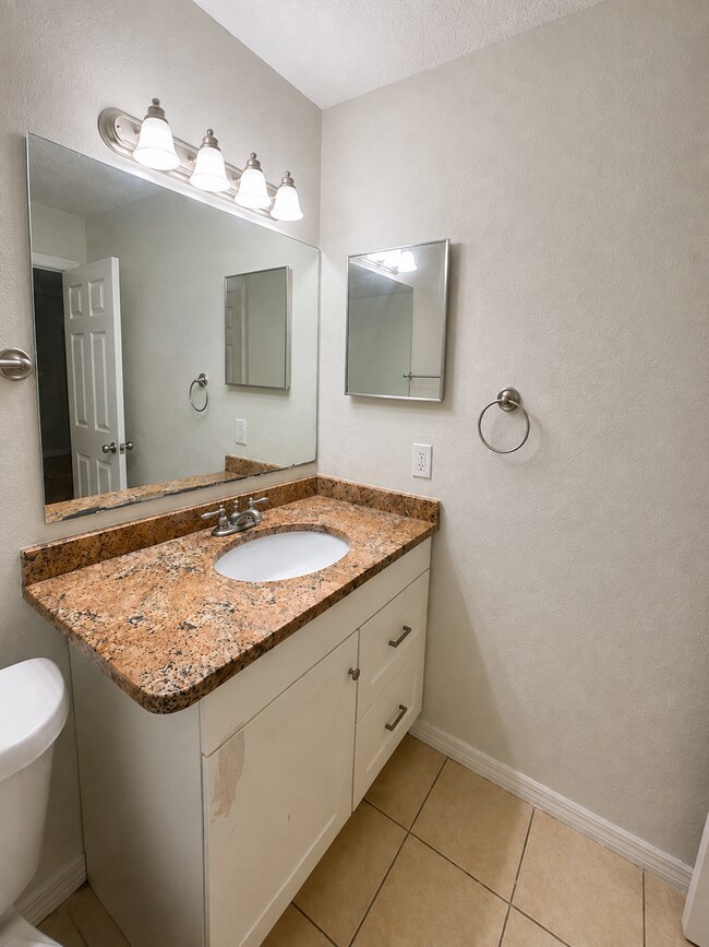 Building Photo - 2 Bed / 2 Bath Condo. In Altamonte Springs, Available Now !