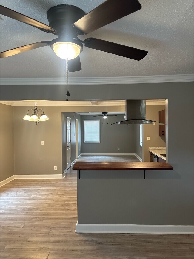 Building Photo - 1495 Marianna St