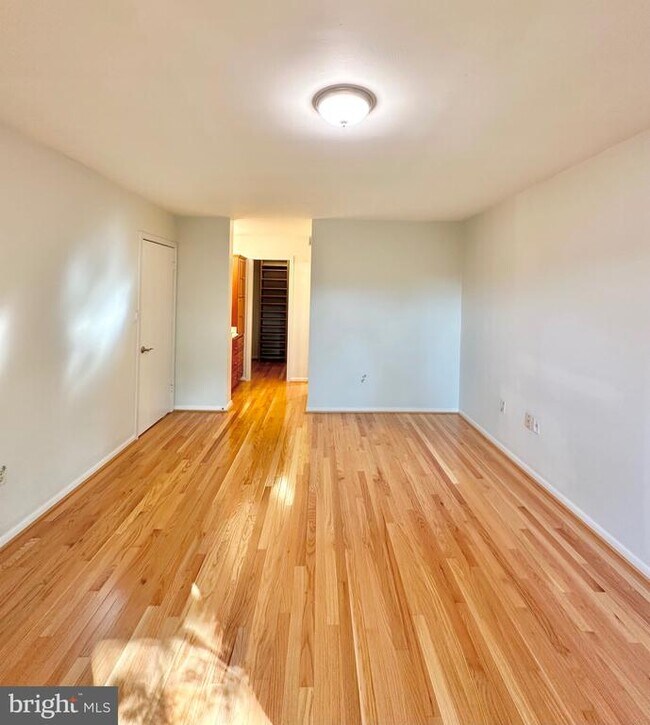 Building Photo - 2021 Lakebreeze Way