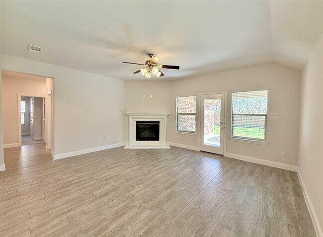 Building Photo - 2305 Caroline St